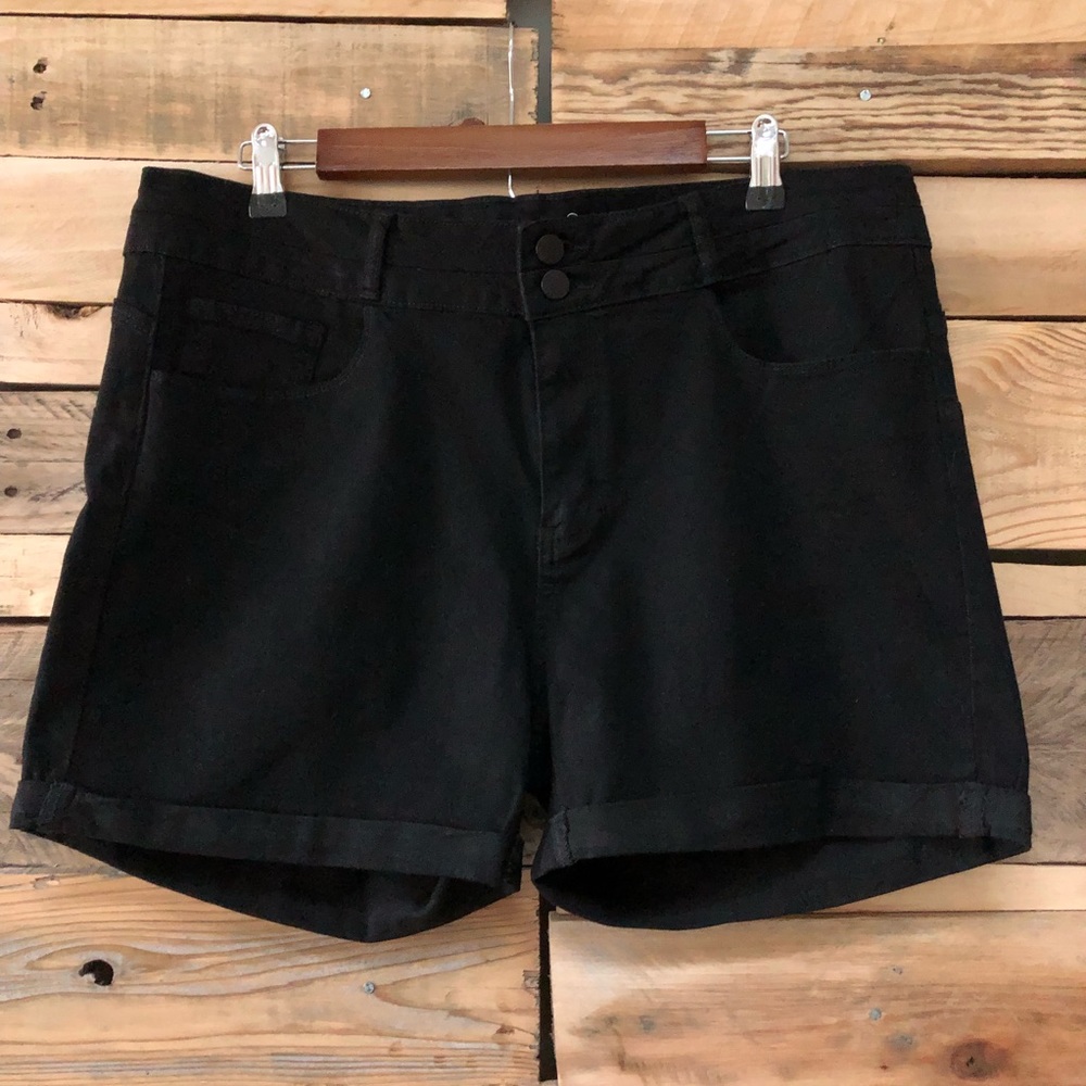 MAZE black cuffed shorts, size 18